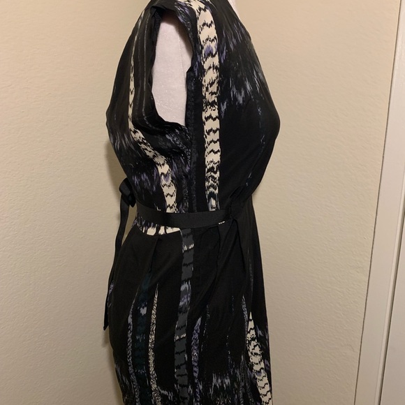 Short sleeve dress, tie back - Picture 3 of 7